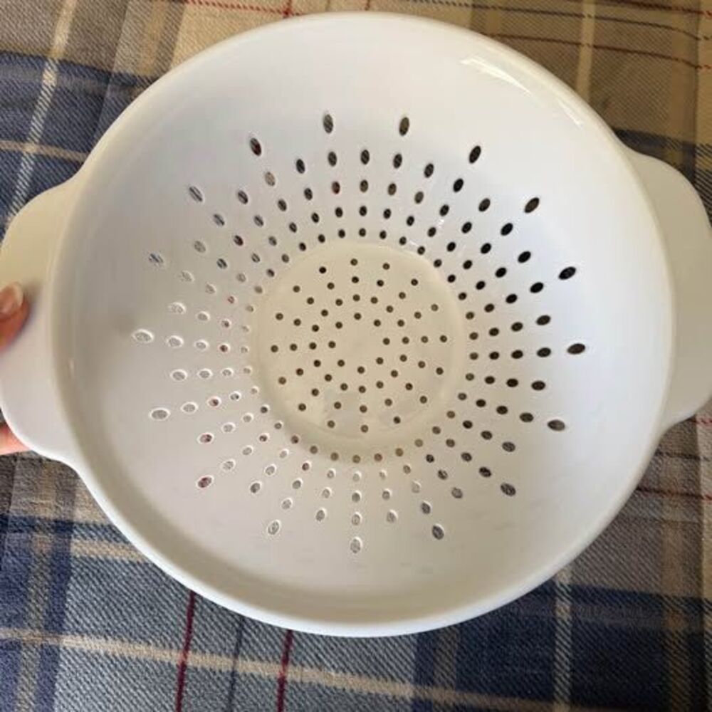 Plastic strainer - Picture 2 of 2